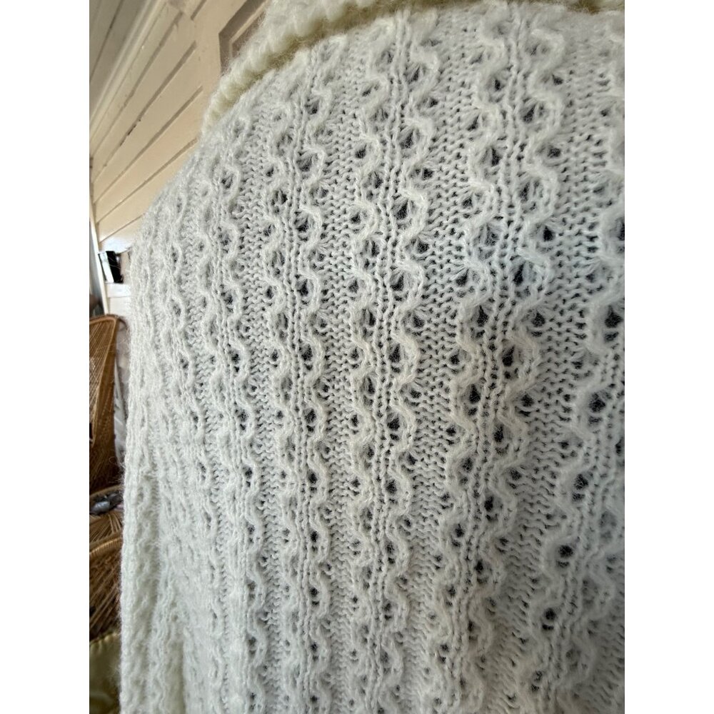 Vintage 70's Cable Knit White Acrylic Button up Fringed Poncho Cape One Size - Picture 10 of 11